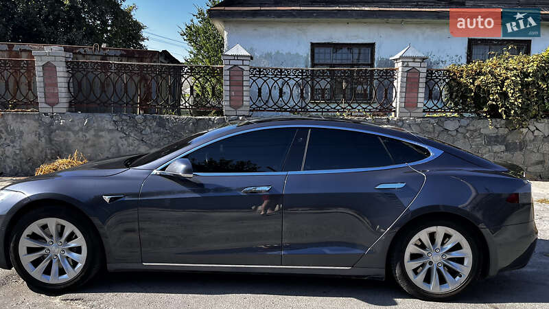 Лифтбек Tesla Model S 2017 в Костополе