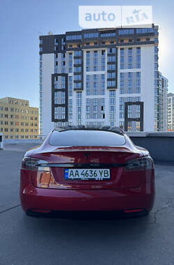 Лифтбек Tesla Model S 2016 в Киеве