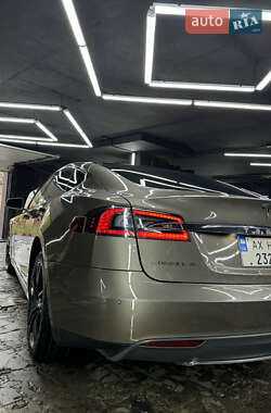 Лифтбек Tesla Model S 2016 в 