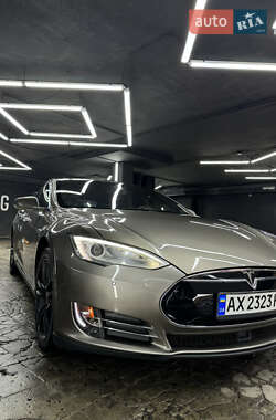 Лифтбек Tesla Model S 2016 в 