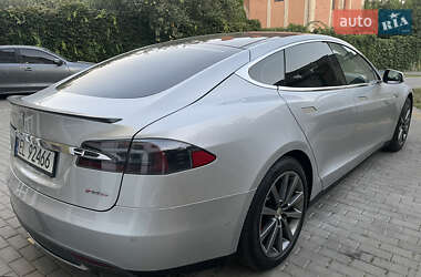 Лифтбек Tesla Model S 2015 в Бродах