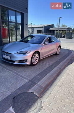 Лифтбек Tesla Model S 2017 в 