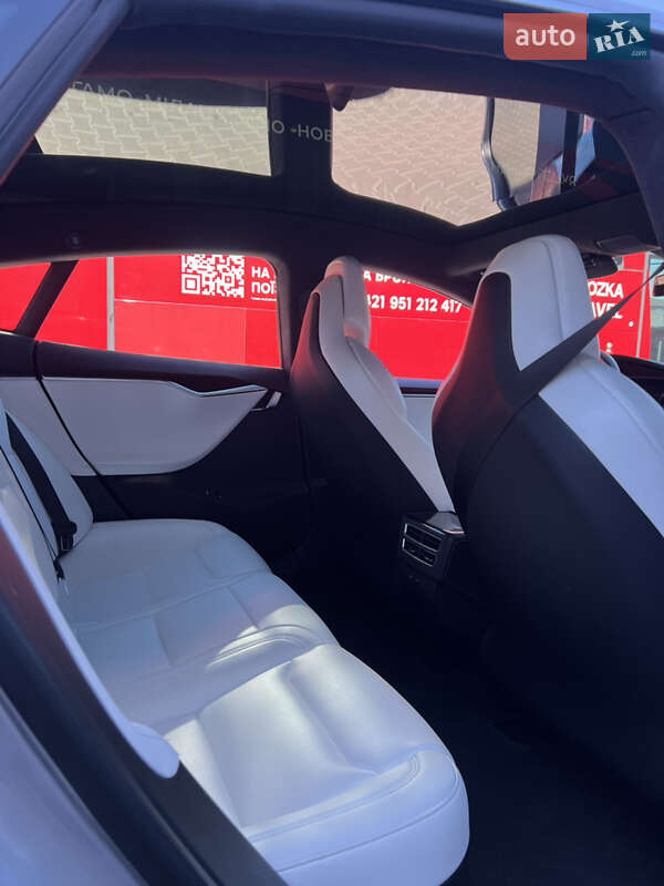 Лифтбек Tesla Model S 2017 в Ивано-Франковске