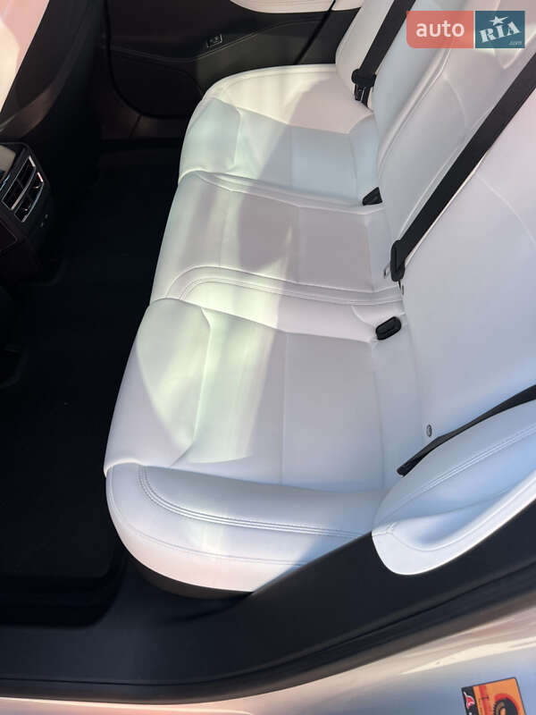 Лифтбек Tesla Model S 2017 в Ивано-Франковске