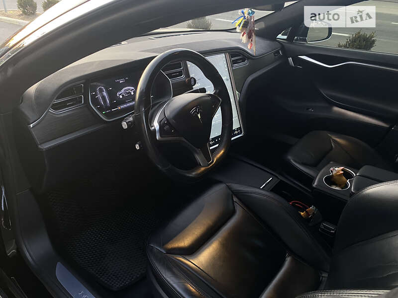 Лифтбек Tesla Model S 2015 в Киеве