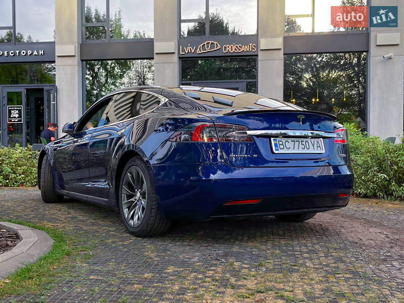 Лифтбек Tesla Model S 2016 в Львове