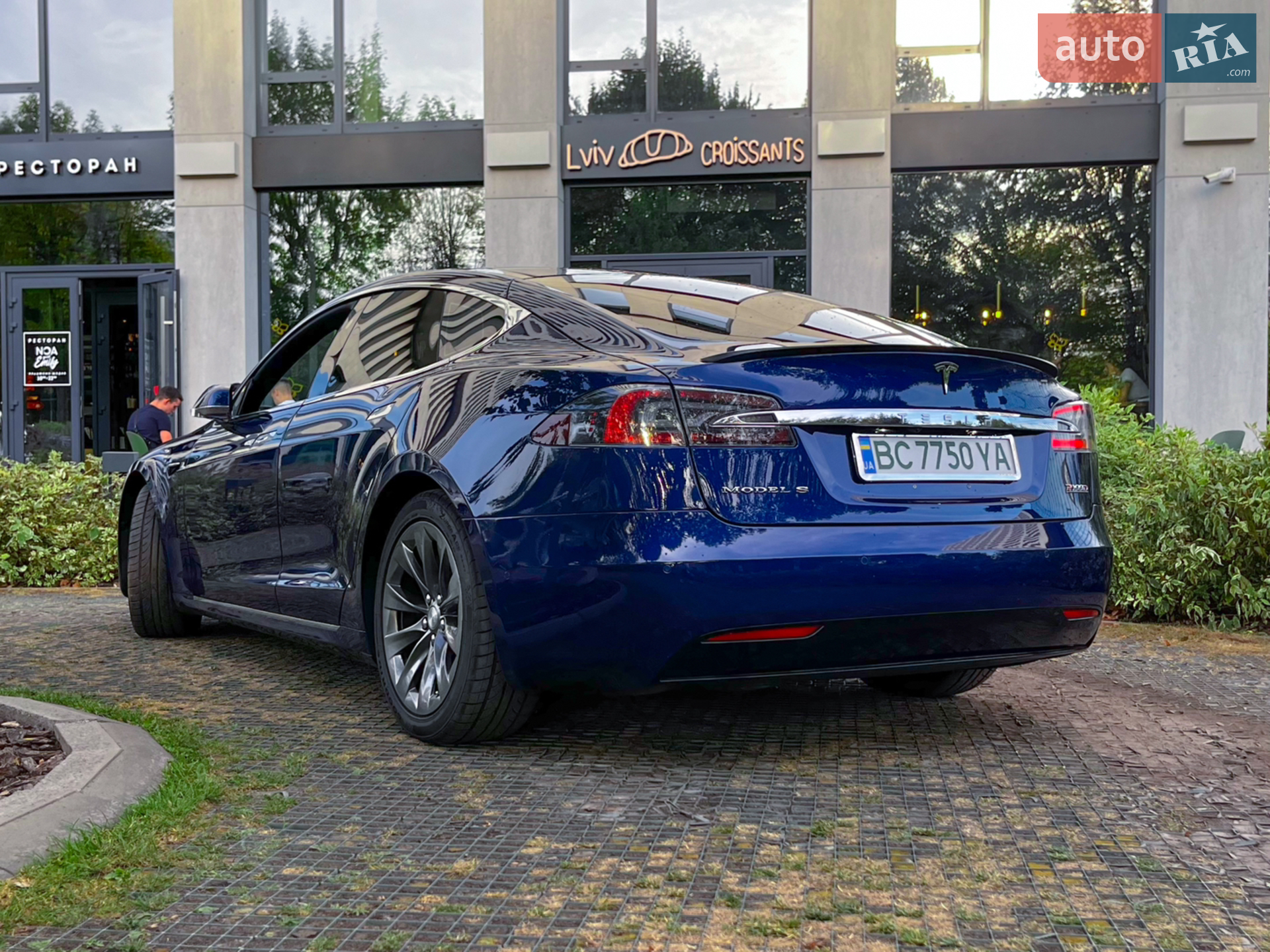 2016 Tesla Model S - мініатюра 8