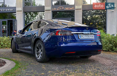 Лифтбек Tesla Model S 2016 в Львове