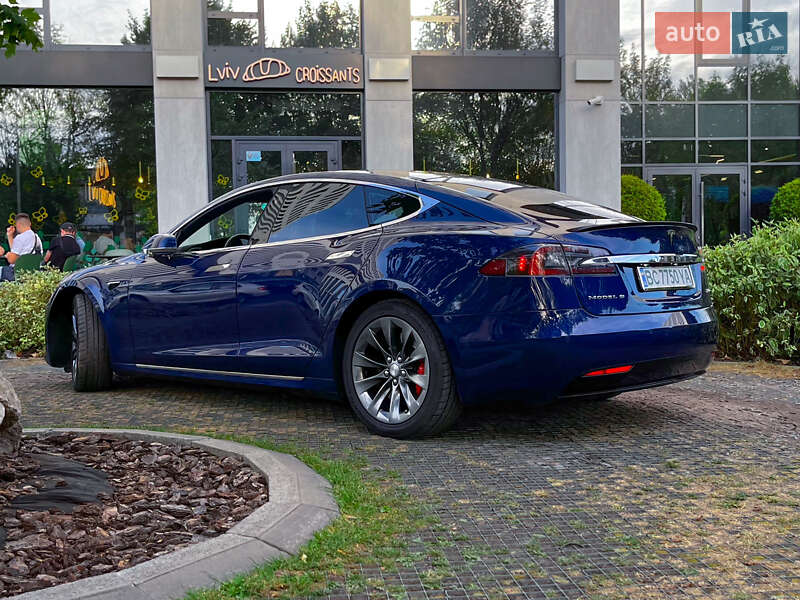 Лифтбек Tesla Model S 2016 в Львове