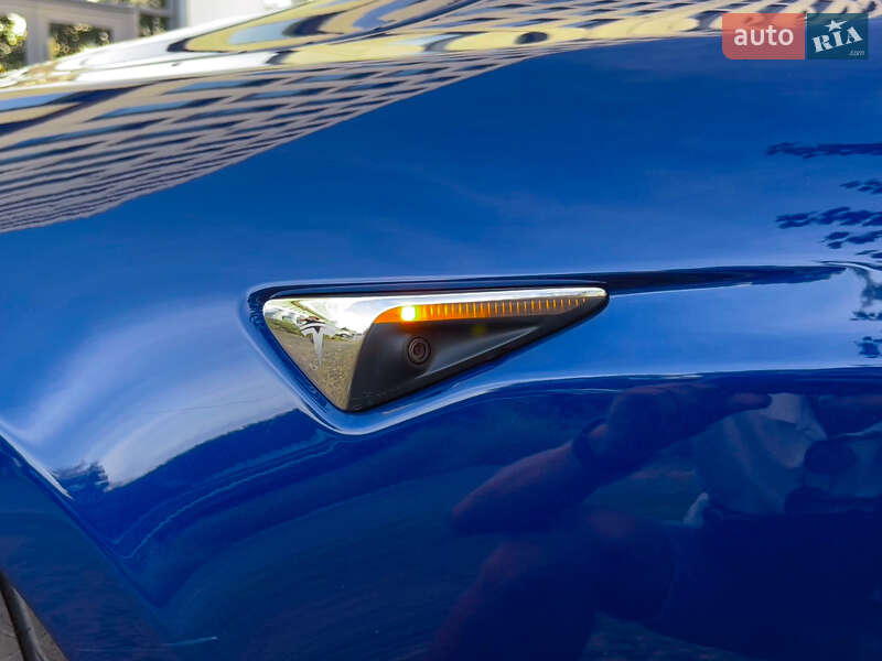 Лифтбек Tesla Model S 2016 в Львове