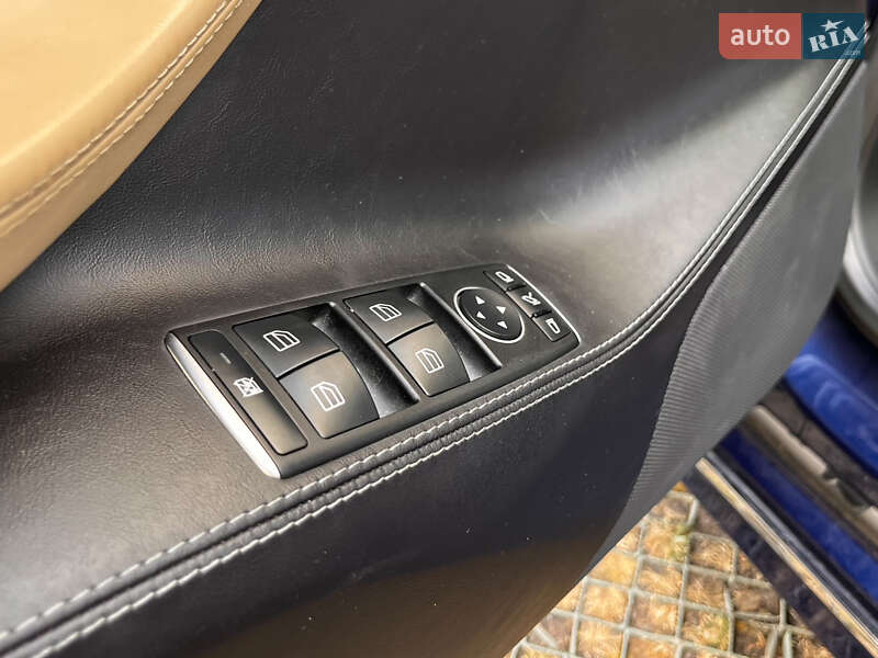 Лифтбек Tesla Model S 2016 в Львове