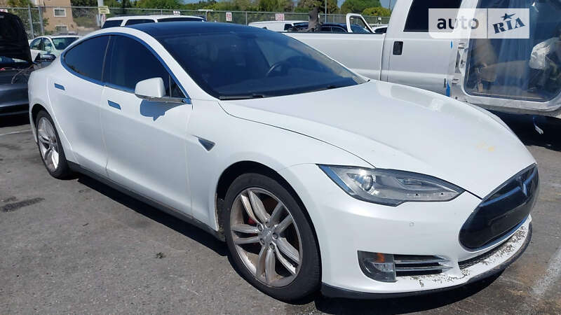 Tesla Model S 2014