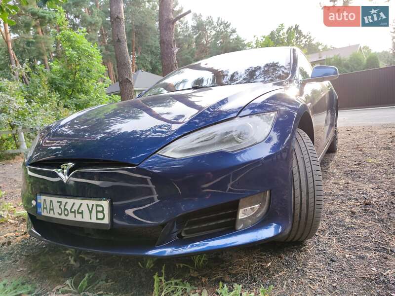 Ліфтбек Tesla Model S 2015 в Києві