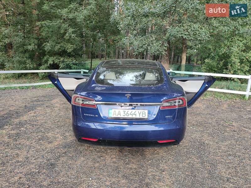 Лифтбек Tesla Model S 2015 в Киеве