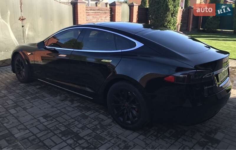 Лифтбек Tesla Model S 2016 в Борисполе