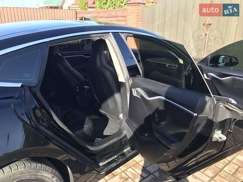 Лифтбек Tesla Model S 2016 в Борисполе