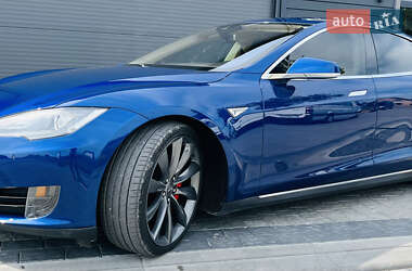 Лифтбек Tesla Model S 2015 в 