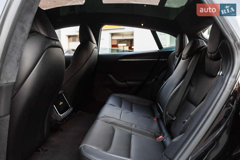 Ліфтбек Tesla Model S 2021 в Києві