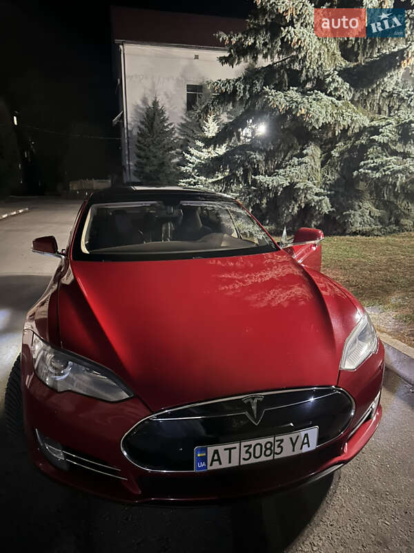 Ліфтбек Tesla Model S 2013 в Тлумачі