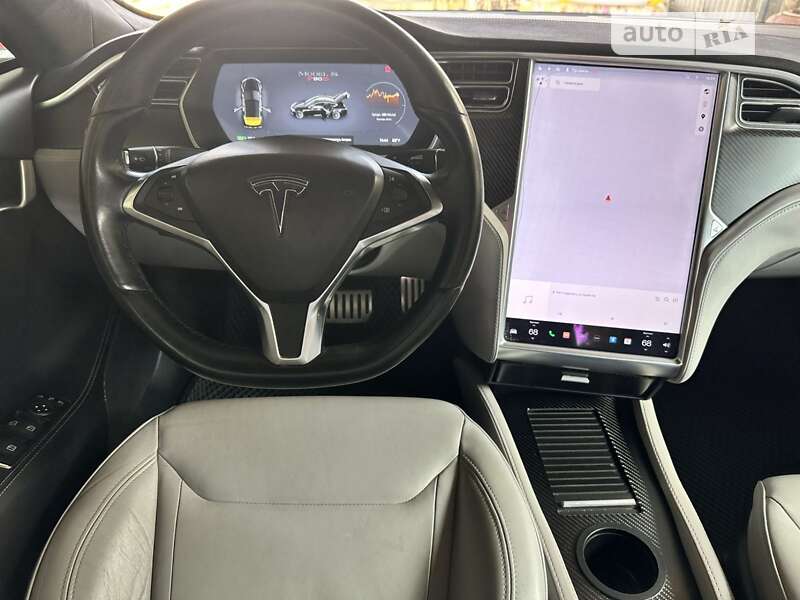 Лифтбек Tesla Model S 2016 в Золочеве