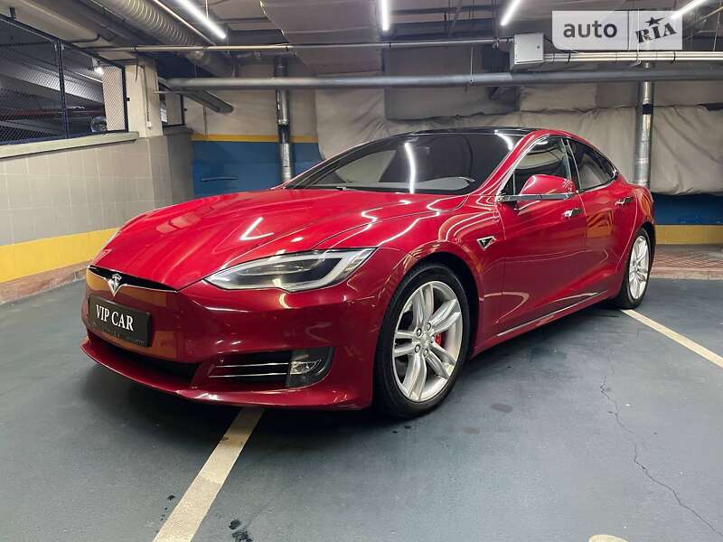 Ліфтбек Tesla Model S 2016 в Києві