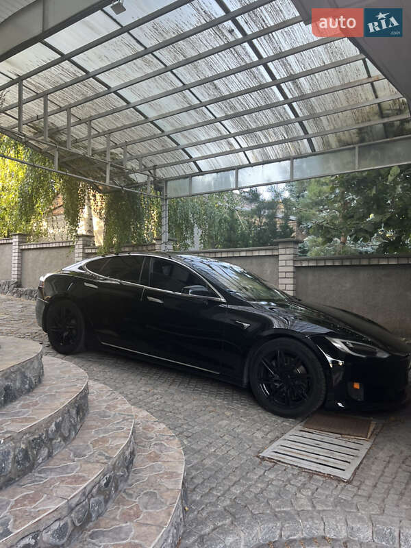 Ліфтбек Tesla Model S 2017 в Дніпрі