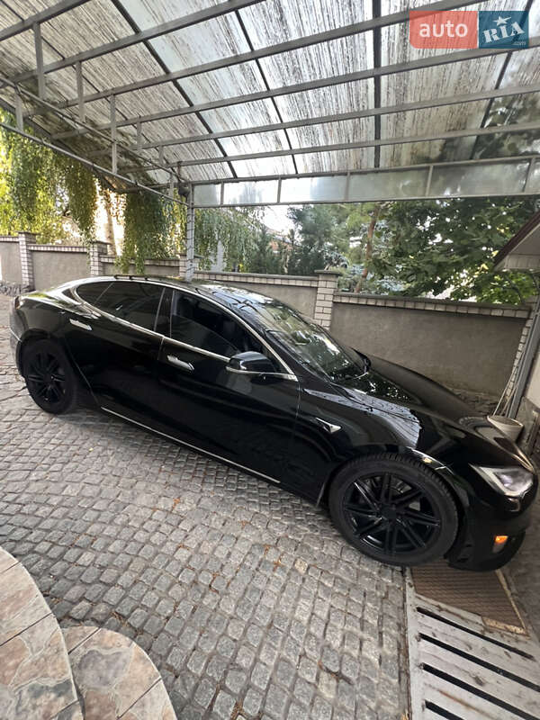 Ліфтбек Tesla Model S 2017 в Дніпрі