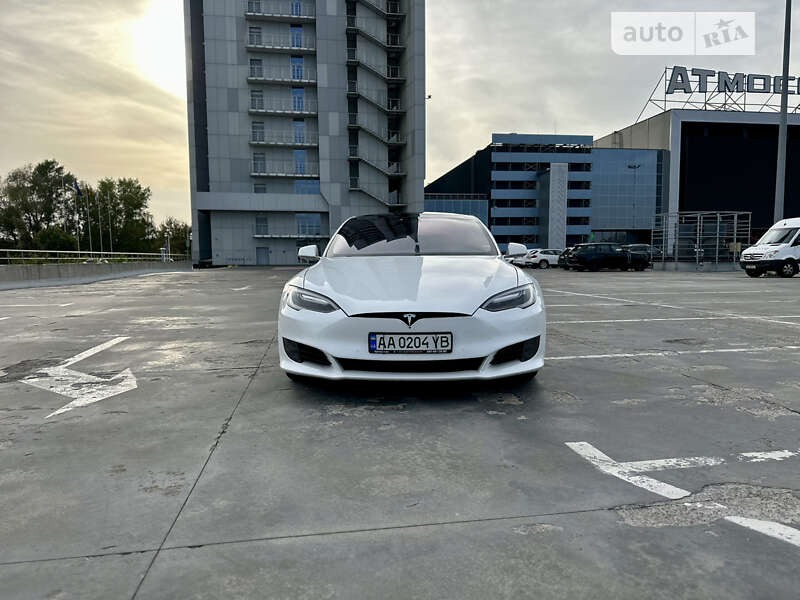 Ліфтбек Tesla Model S 2017 в Києві