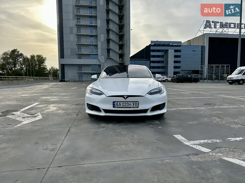 Лифтбек Tesla Model S 2017 в 