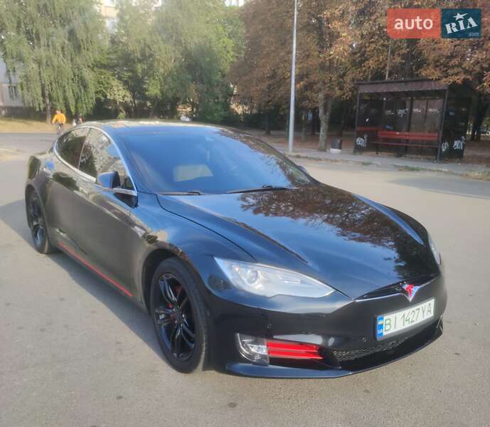 Лифтбек Tesla Model S 2015 в Полтаве