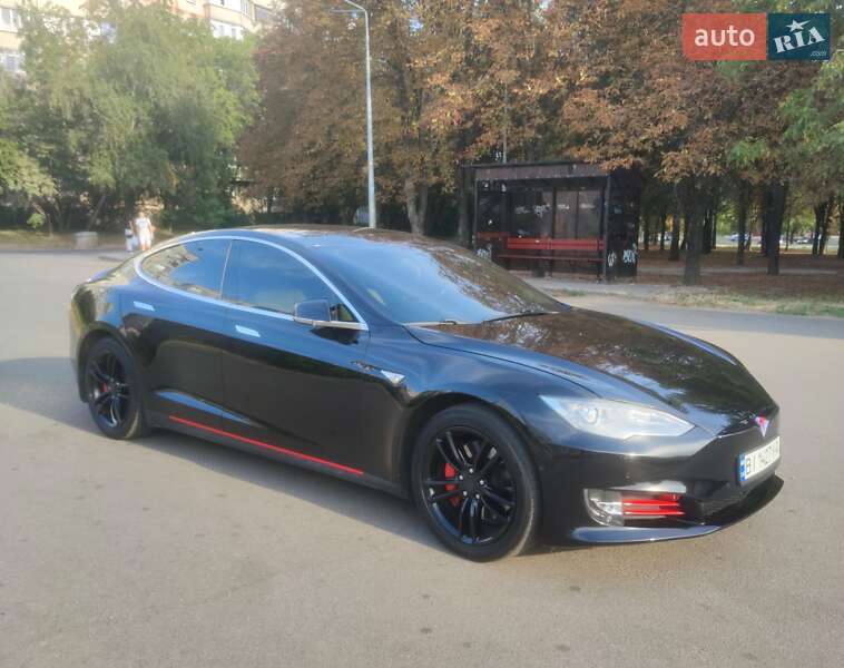 Лифтбек Tesla Model S 2015 в Полтаве