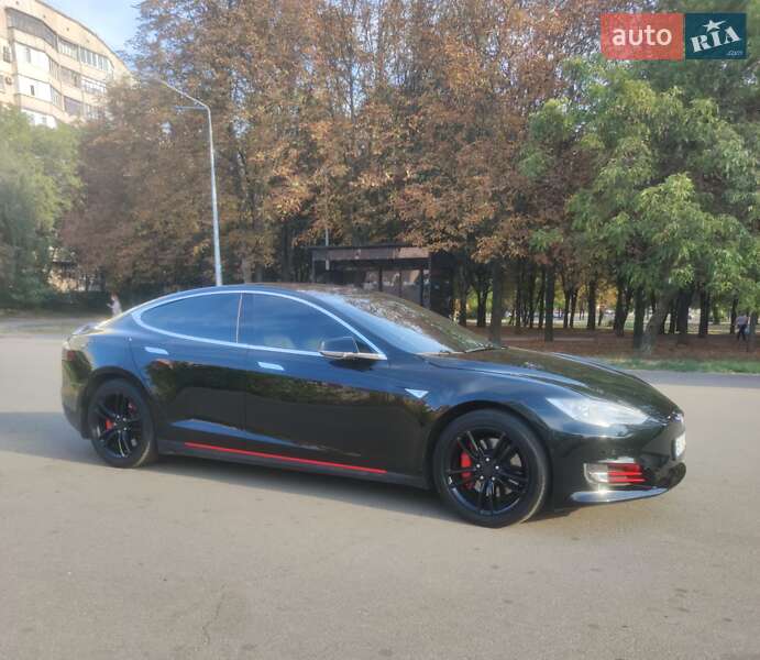 Лифтбек Tesla Model S 2015 в Полтаве