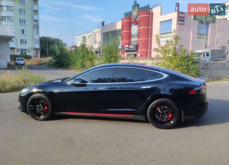 Лифтбек Tesla Model S 2015 в Полтаве