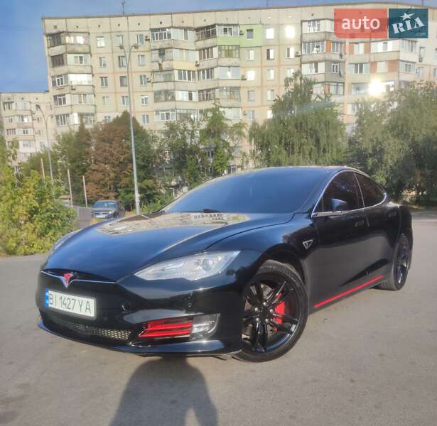 Лифтбек Tesla Model S 2015 в Полтаве