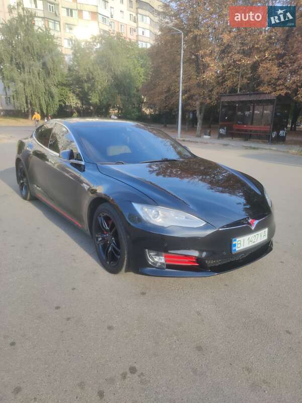 Лифтбек Tesla Model S 2015 в Полтаве