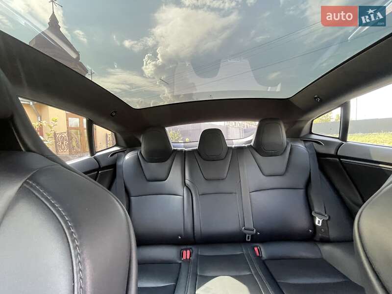 Лифтбек Tesla Model S 2018 в Львове