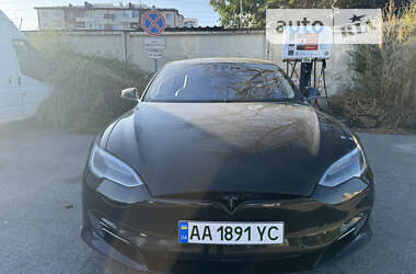 Лифтбек Tesla Model S 2015 в Киеве