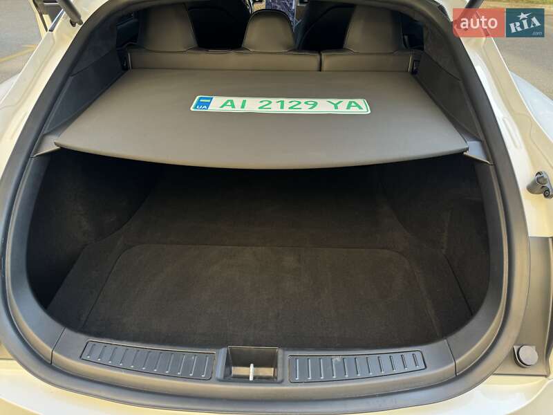 Лифтбек Tesla Model S 2020 в Киеве