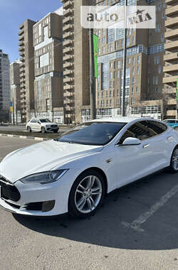 Лифтбек Tesla Model S 2015 в Киеве