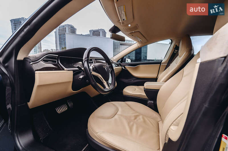 Ліфтбек Tesla Model S 2013 в Одесі