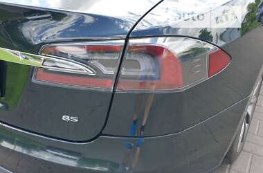 Лифтбек Tesla Model S 2013 в 