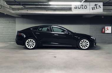 Лифтбек Tesla Model S 2018 в Киеве