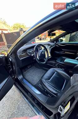 Лифтбек Tesla Model S 2016 в Сарнах