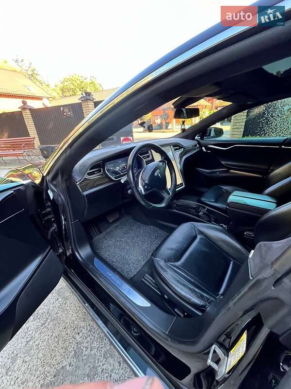 Лифтбек Tesla Model S 2016 в Сарнах