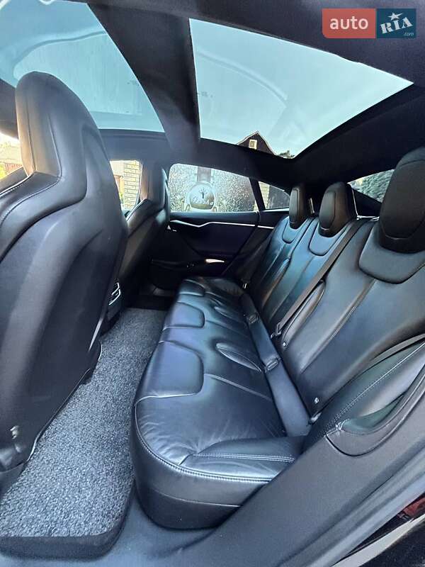 Лифтбек Tesla Model S 2016 в Сарнах