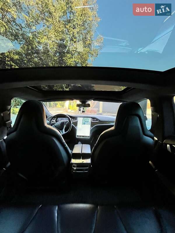 Лифтбек Tesla Model S 2016 в Сарнах