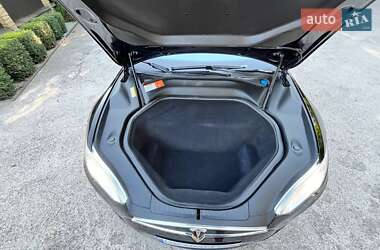 Лифтбек Tesla Model S 2016 в Сарнах