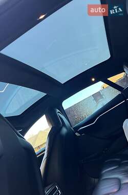 Лифтбек Tesla Model S 2016 в Сарнах