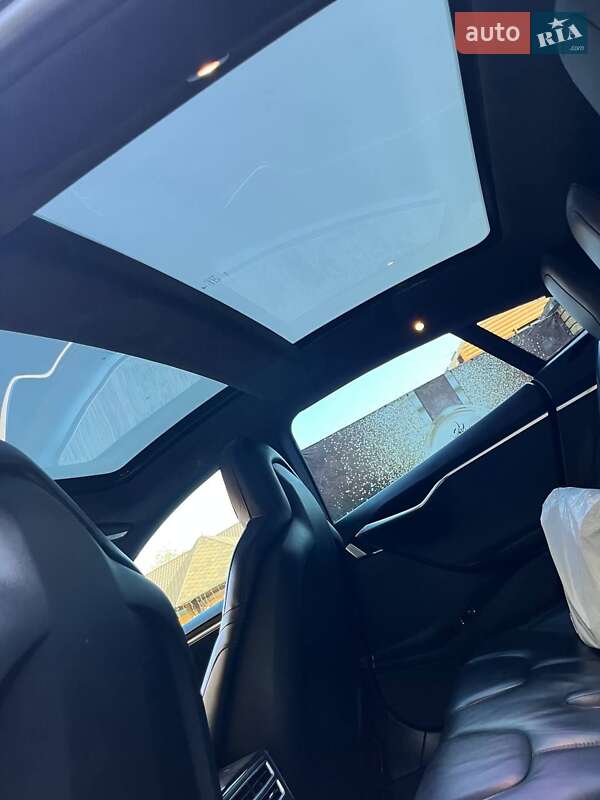 Лифтбек Tesla Model S 2016 в Сарнах