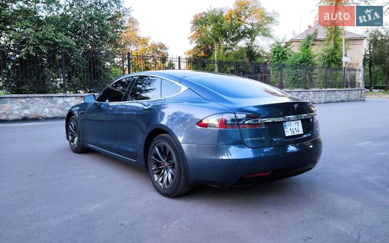 Лифтбек Tesla Model S 2017 в Днепре